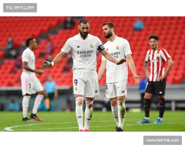 战术革新趋势分析：西甲多队采用3后卫体系应对密集赛程